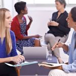 Kursus English for Business – perbincangan kumpulan di tempat kerja