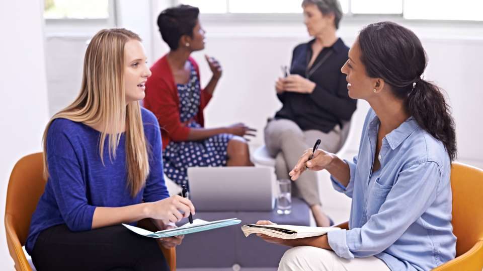 Kursus English for Business – perbincangan kumpulan di tempat kerja